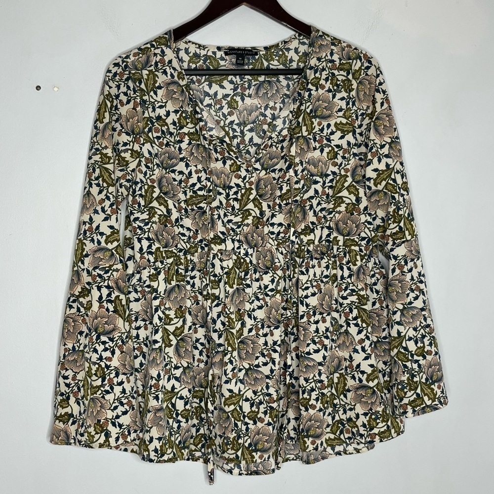 Signature Studio Size Medium Bell Sleeve Floral Flowy Blouse - Picture 1 of 5
